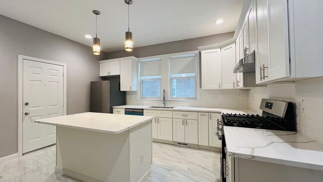 Building Photo - 206 Winchester St