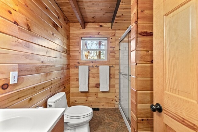 Building Photo - 55 Leisure Ln