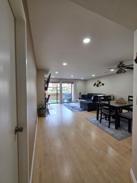 Building Photo - 9949 Scripps Westview Way