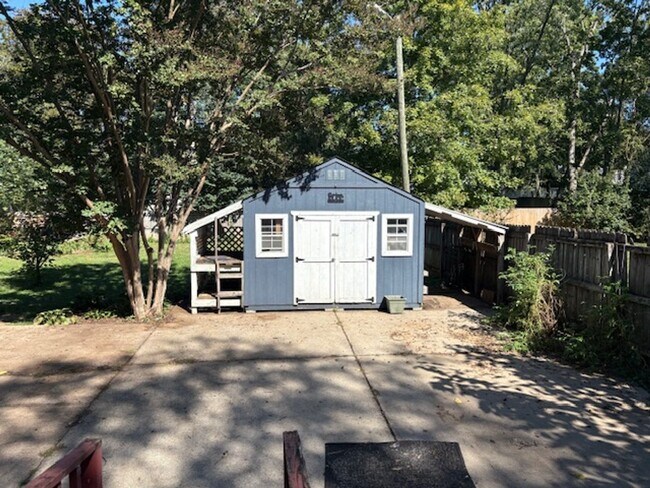 Building Photo - Historic Downtown Murfreesboro TN 3050 SF, 5BR/2BA for rent