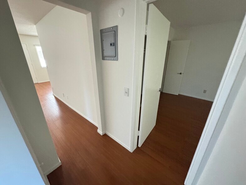 Building Photo - 447 W Elk Ave