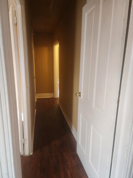 Building Photo - 40 Maple St