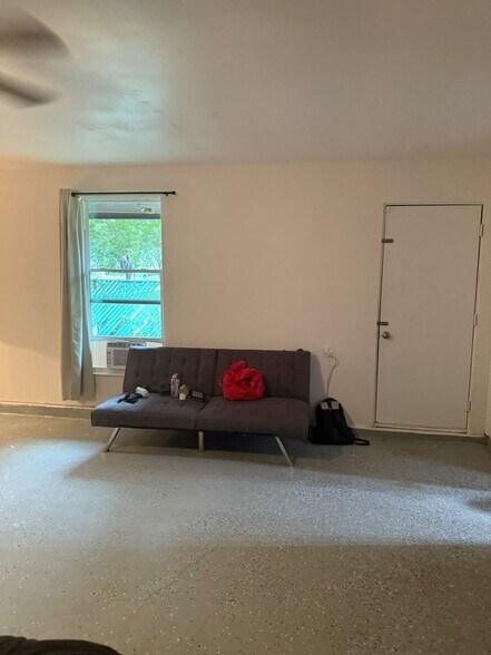 Building Photo - 1601 Carroll Dr