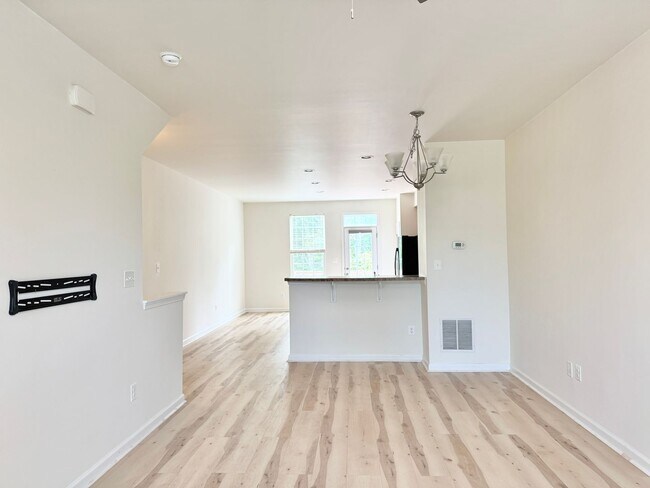Building Photo - 127 Streamview Dr