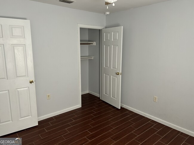 Building Photo - 542 Chateau Cir