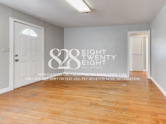 Building Photo - Cozy 2 Bed/1 Bath Single Family Brick Home...