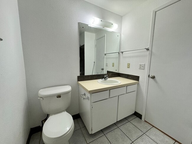 Building Photo - Cute Ground Floor 2 Bed, 1 Bath in Medical...