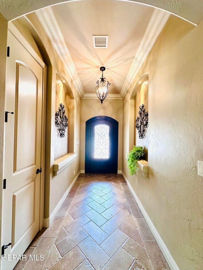 Building Photo - 6268 Wildwood Ct