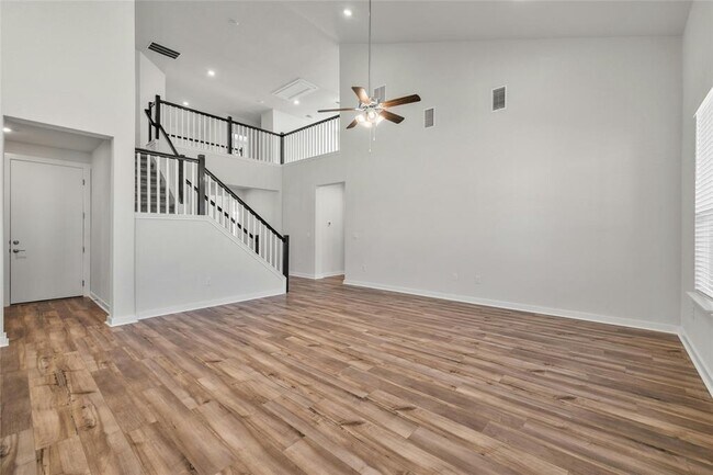 Building Photo - 113 Shadow Oak Cv