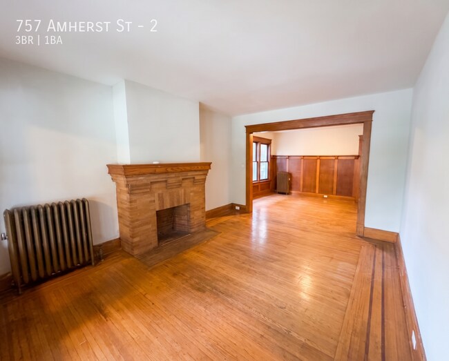 Building Photo - 757 Amherst St