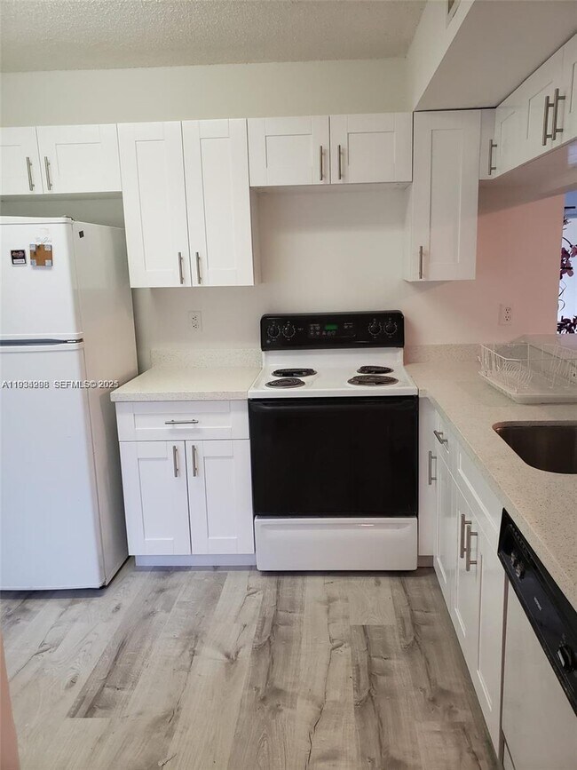 Building Photo - 4500 NW 99th Ct