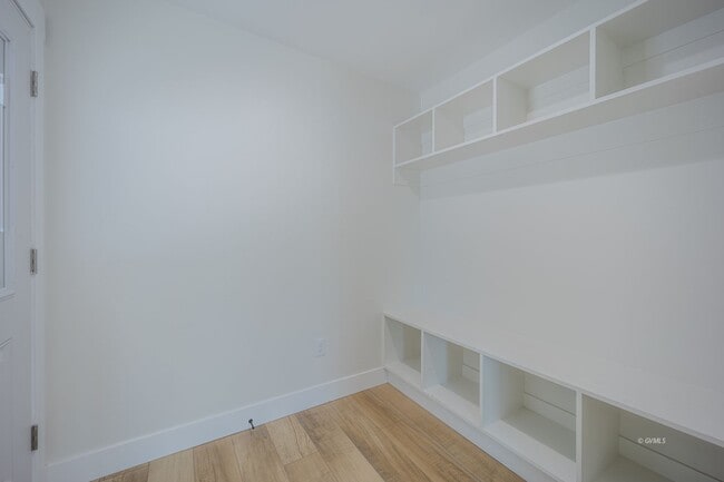 Building Photo - 818 W 7th St