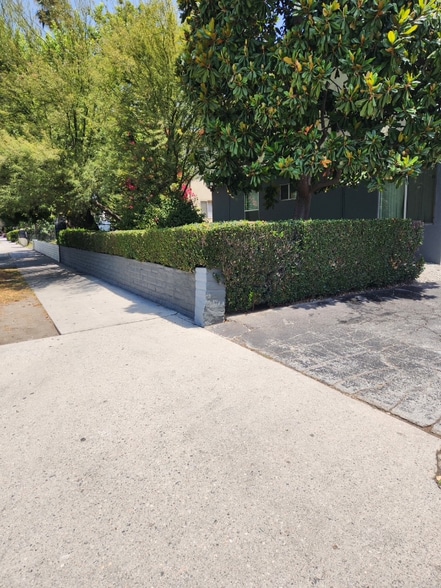 Building Photo - 6640 Woodman Ave