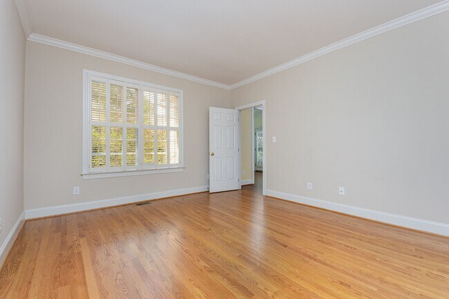 Building Photo - Spacious Townhome in the Heart of Raleigh,...
