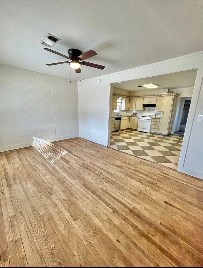 Building Photo - 3 bed 1 bath now available in the heart of Lubbock