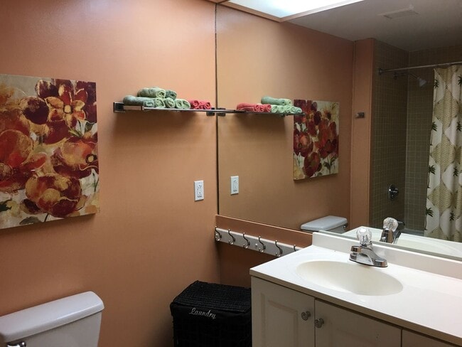 Building Photo - Waiakea Villas Condo - Studio w/full kitchen plus lanai