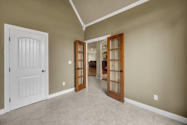 Building Photo - Executive home on double lot in beautiful Enclave at Harvard Ponds.