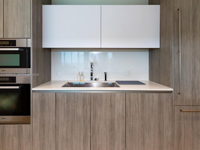 Building Photo - 360 Ocean Dr