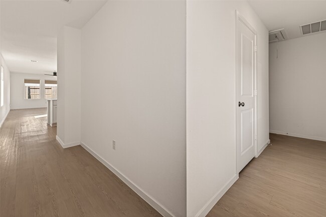 Building Photo - 6915 Lilac Vine Ln