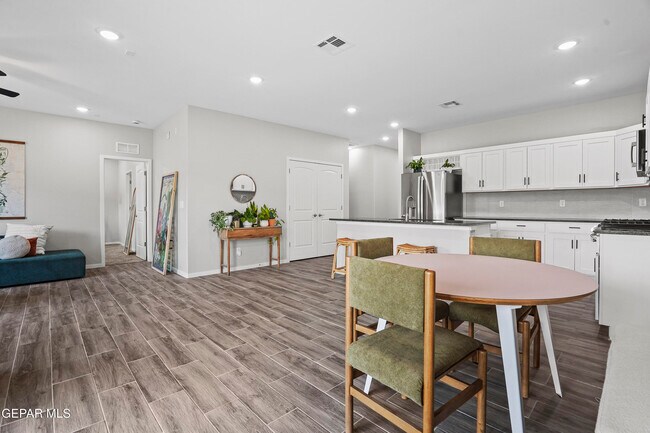Building Photo - 2308 Enchanted Quail