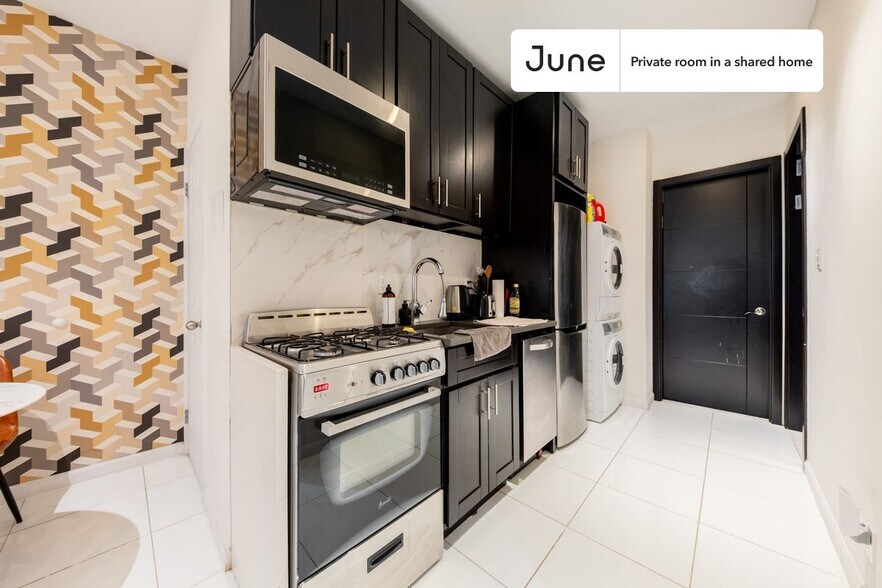 Building Photo - Room in Shared 3 bed/2 bath home