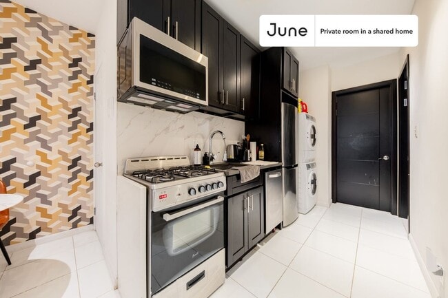 Building Photo - Room in Shared 3 bed/2 bath home