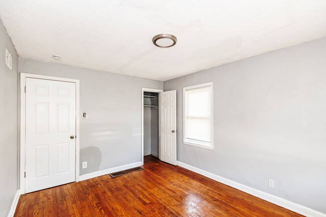 Building Photo - Amazing 3 Bed 1 Bath Home