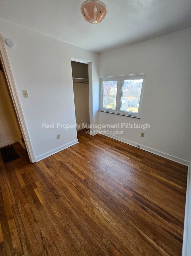 Building Photo - 4744 Lougean Ave