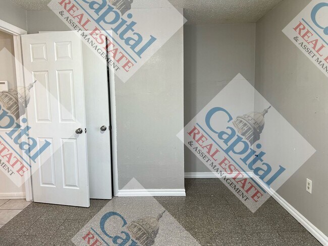 Building Photo - 3 Bedroom With Move In Special