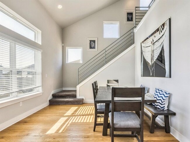 Building Photo - Inviting 4/BR 2.5/BA Home in Austin