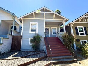 Building Photo - Charming 3-Bedroom Home with Yard – Conven...
