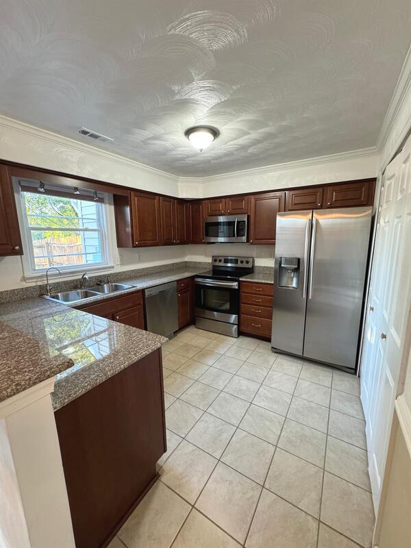 Building Photo - 1363 Battleford Dr