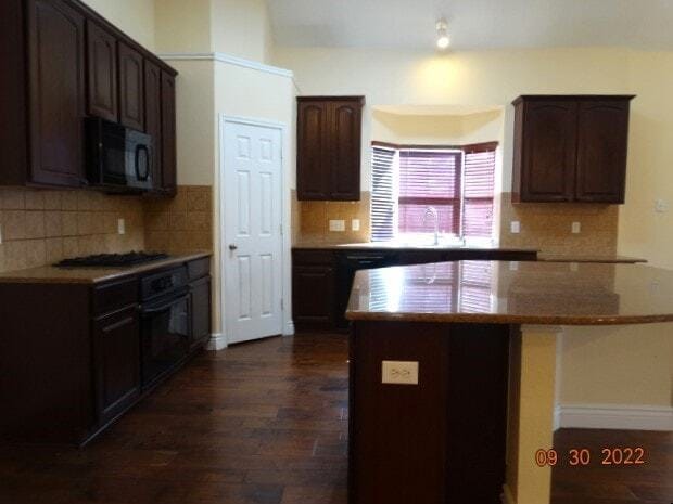 Building Photo - 9975 Red Cedar Dr