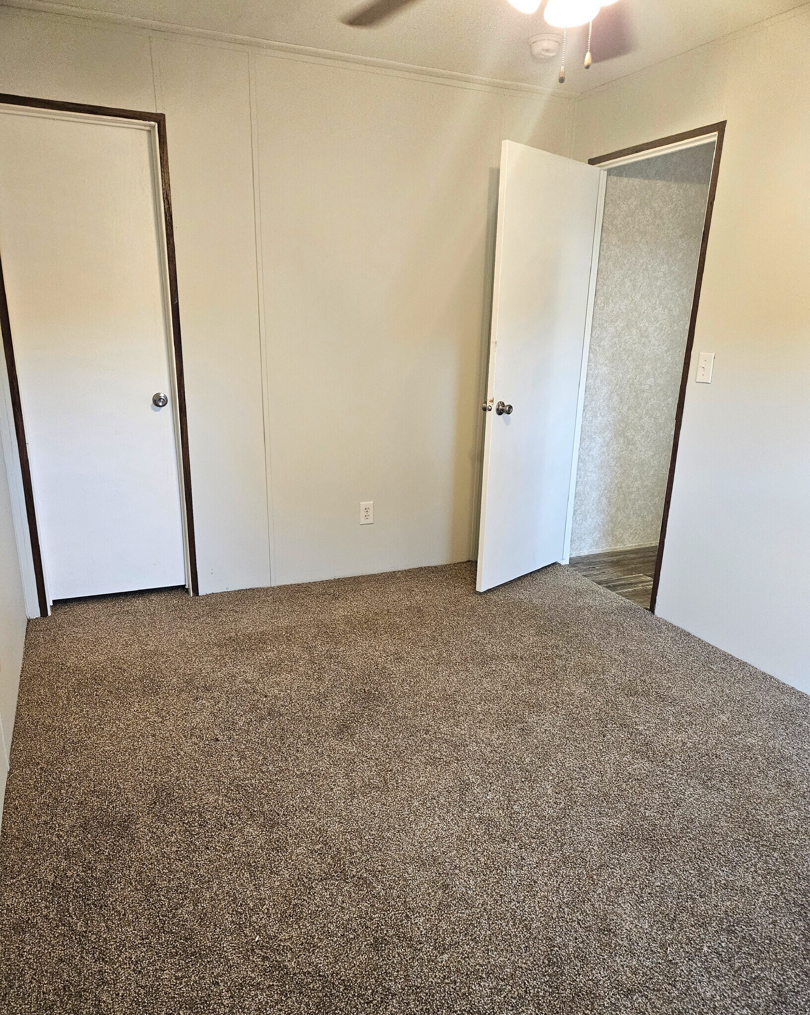 Guest room 1 - 2818 Jacob Ave