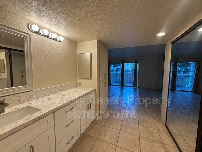 Building Photo - 2701 E Mesquite Ave