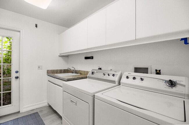 Building Photo - 147 Coventry Pl