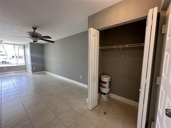 Primary Photo - 2861 N Oakland Forest Dr