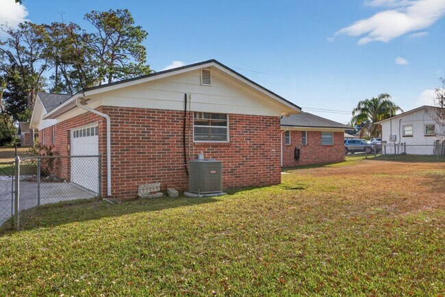 Building Photo - Home For Rent In Orange Park