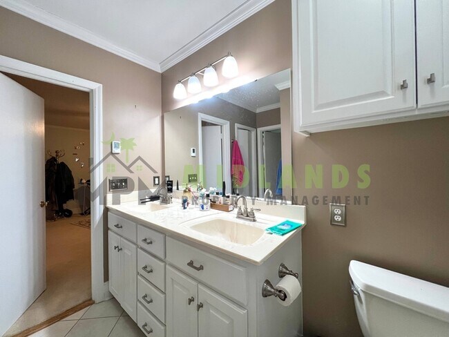 Building Photo - 2417B Clark Street