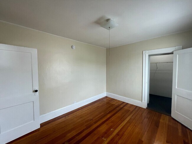 Building Photo - 68 Laval St