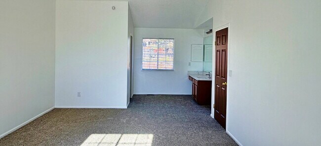 Building Photo - Fantastic 4 Bed 3 Bath 2 Car Garage Home in Aurora Highlands! NEW Carpet! NEW Paint! NEW Bathroom...