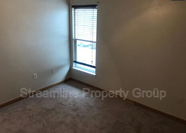 Building Photo - 1201 Galapago St