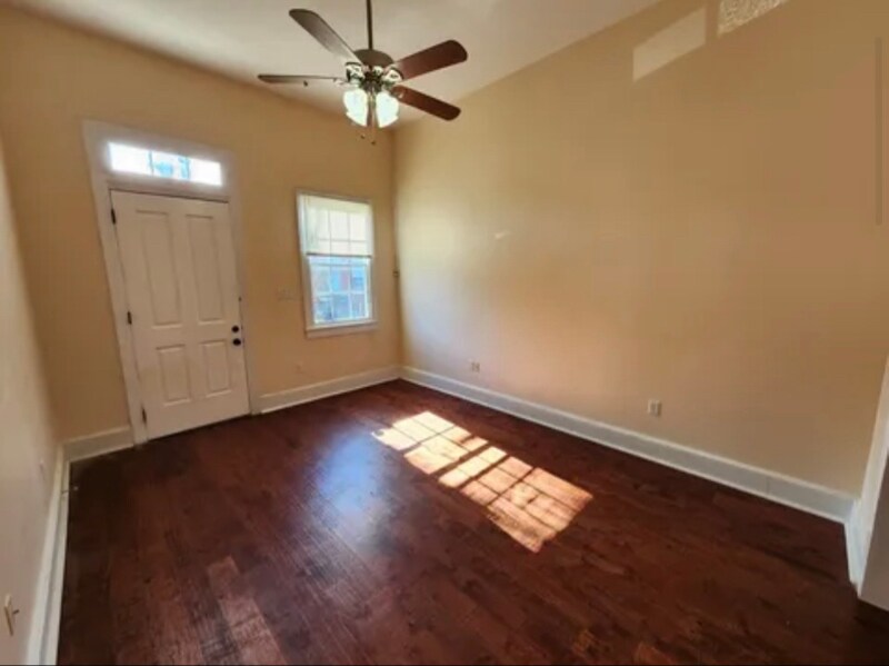 Building Photo - 2921 Annunciation St