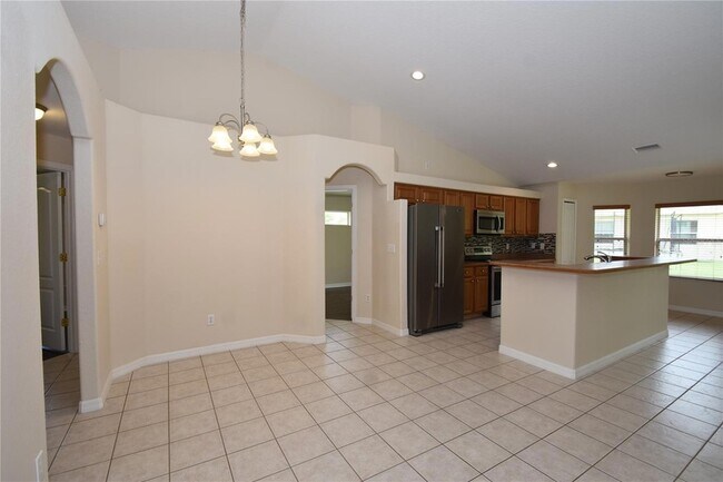 Building Photo - 11 Zenith Ct