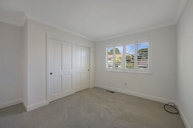 Building Photo - 5 Santa Victoria Ct