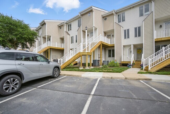 Building Photo - 100 Pinewood Rd