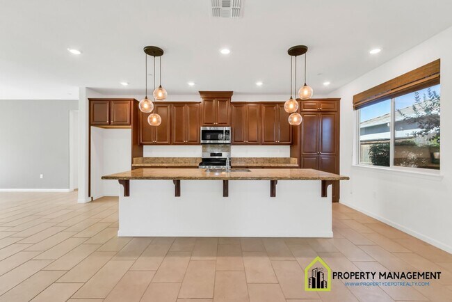 Building Photo - Vineyard Creek-Former Model Home