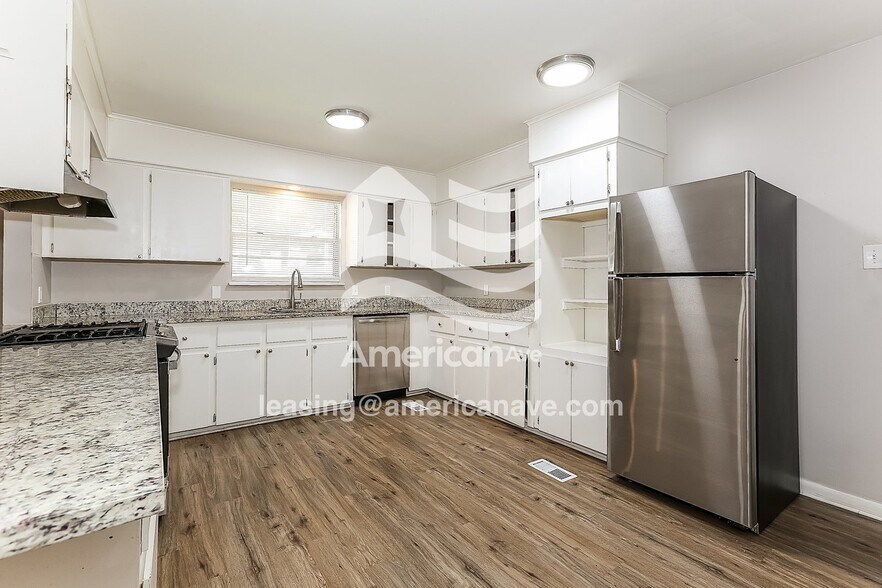 Building Photo - 2515 Montreal Dr