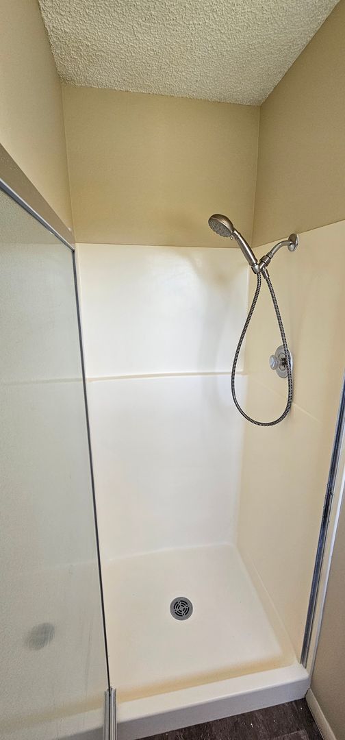 Building Photo - Newly Renovated 3Bed/2Bath Home Now Availa...