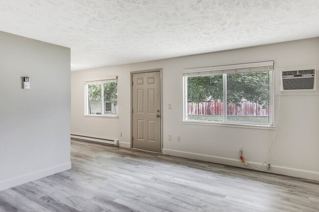 Building Photo - 2024 E Cataldo Ave